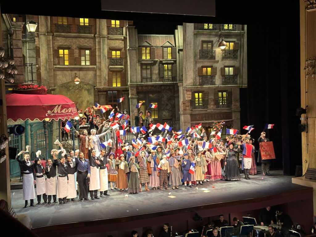 La Bohème de Giacomo Puccini en el Teatro Solís: Experiencia Inolvidable de Ópera en Montevideo